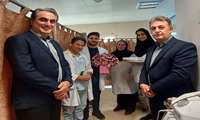 تبریک روز فیزیوتراپی با حضور رئیس مرکز جناب آقای دکتر برادران و جناب آقای فتحی پور مدیر محترم در واحد فیزیوتراپی 